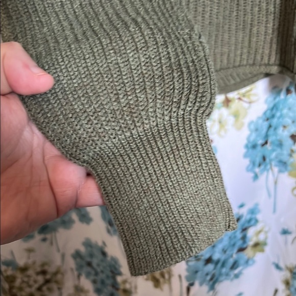 forever 21 Olive Green Women's pullover cropped Sweater - Picture 3 of 8
